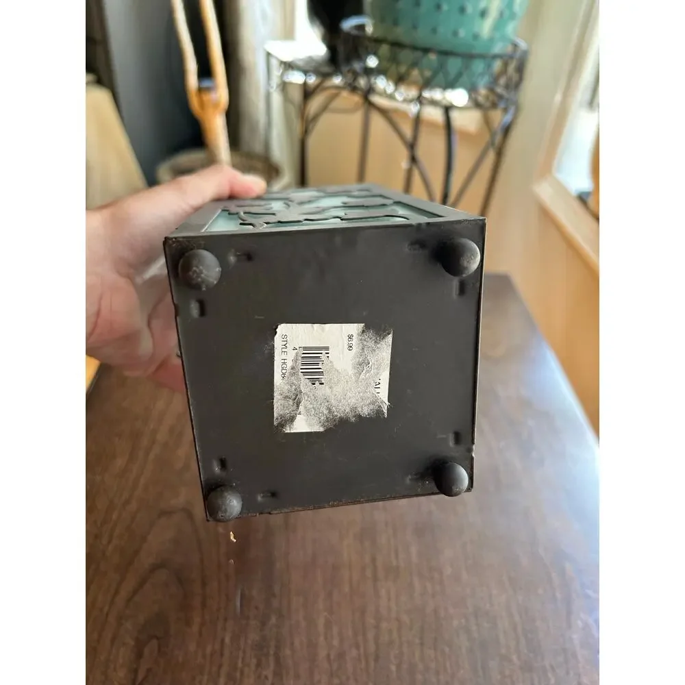 Unbranded hummingbird candle